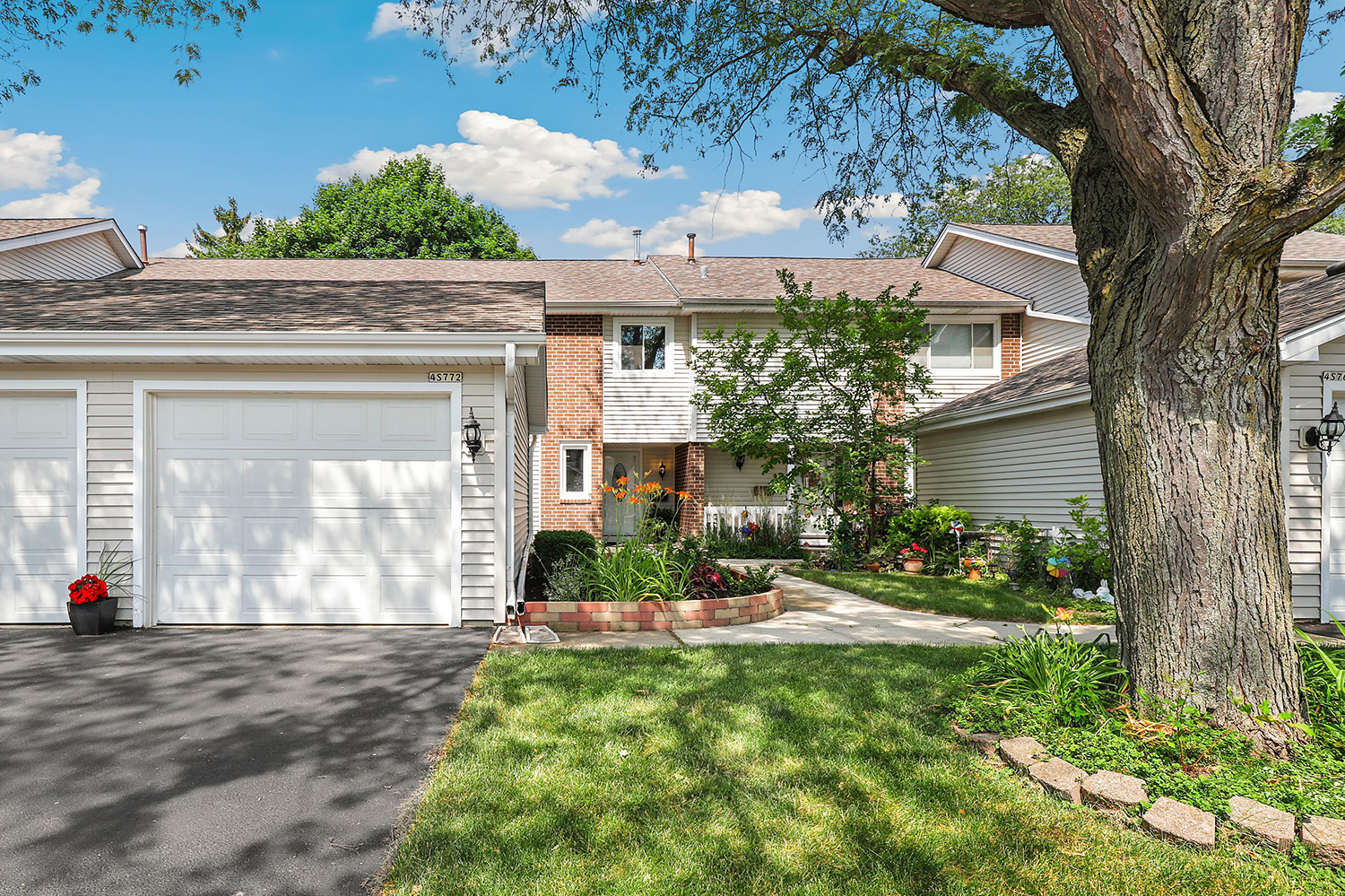 Photo 1 of 31 of 4S772 Innisbrook Drive townhome