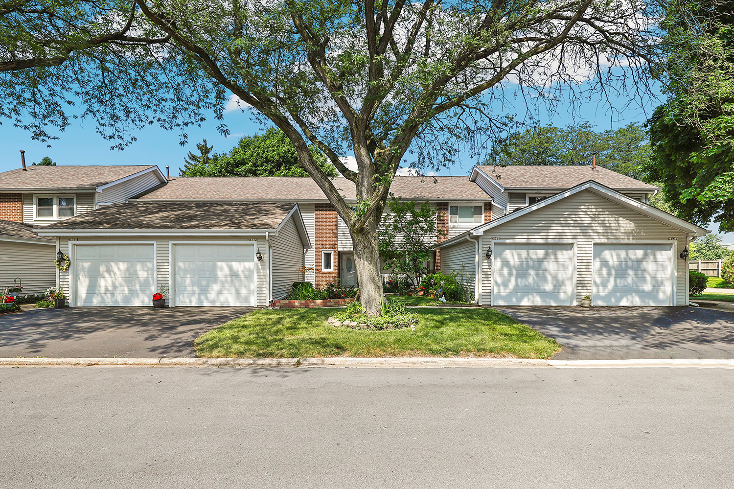 Photo 30 of 31 of 4S772 Innisbrook Drive townhome