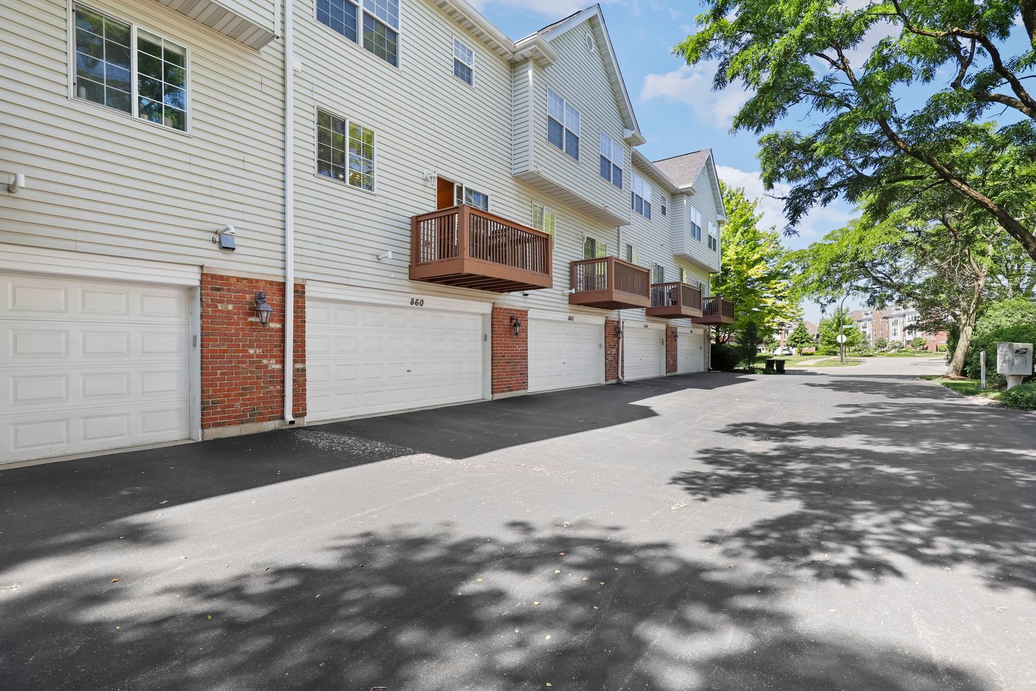 Photo 29 of 31 of 860 Shandrew Drive townhome