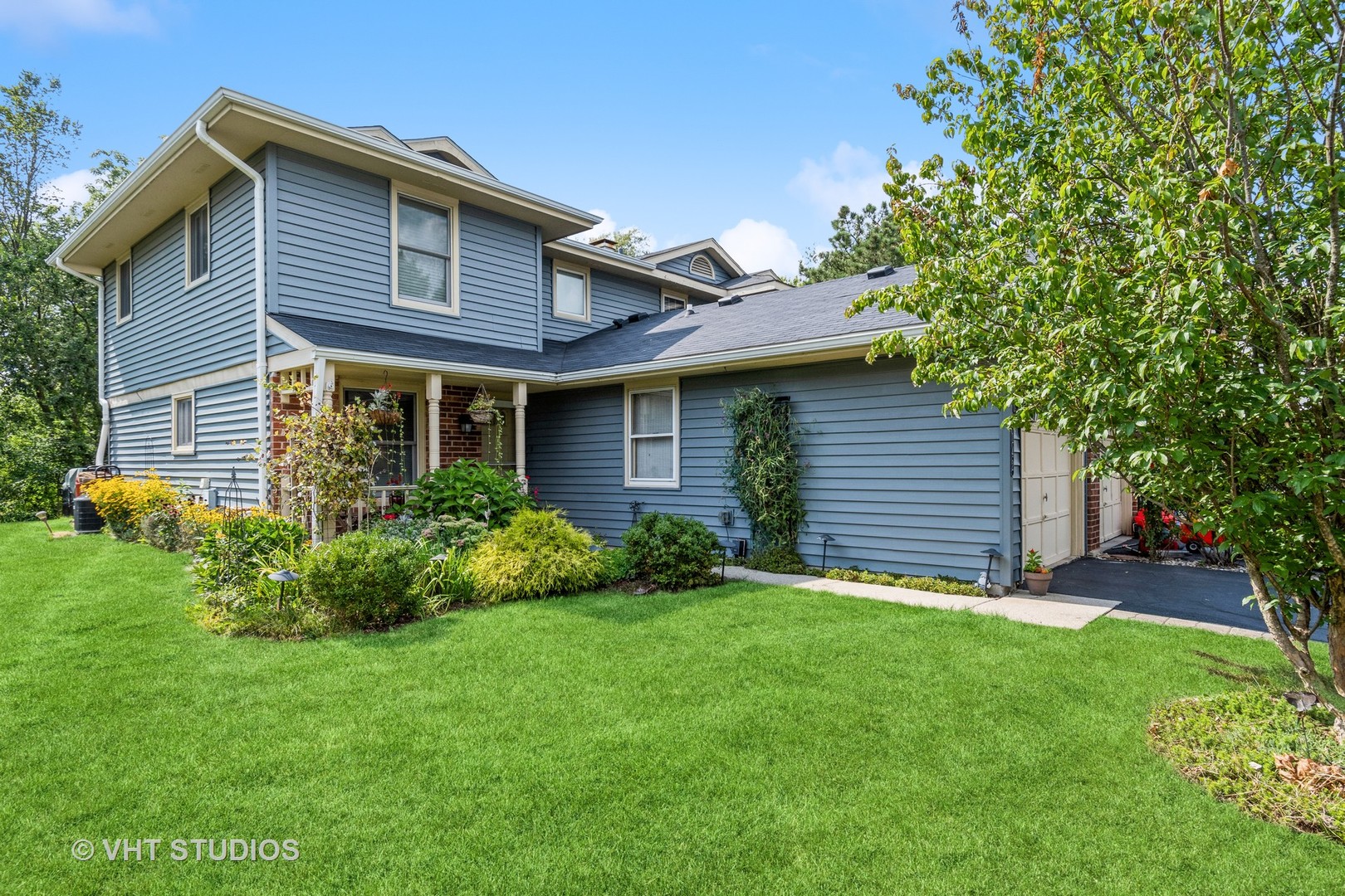 Photo 1 of 14 of 142 Pier Court townhome