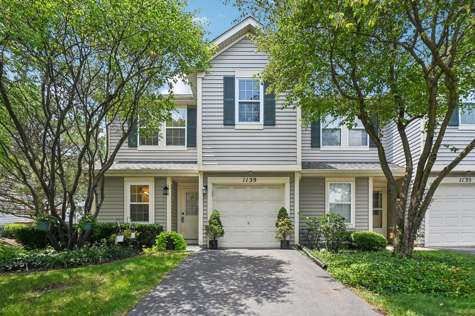 Photo 1 of 27 of 1139 Vail Court townhome