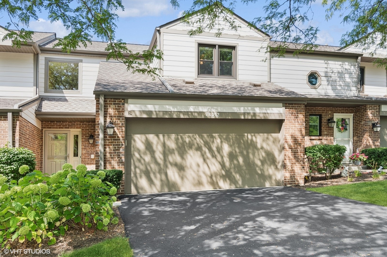 Photo 1 of 18 of 7S352 Baltusrol Lane townhome