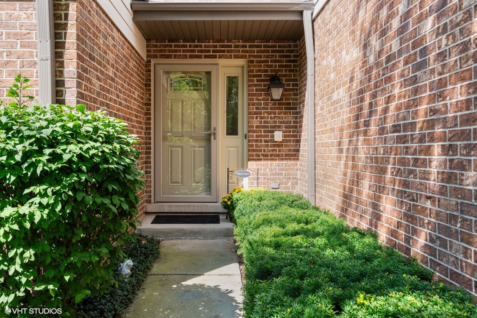 Photo 2 of 18 of 7S352 Baltusrol Lane townhome