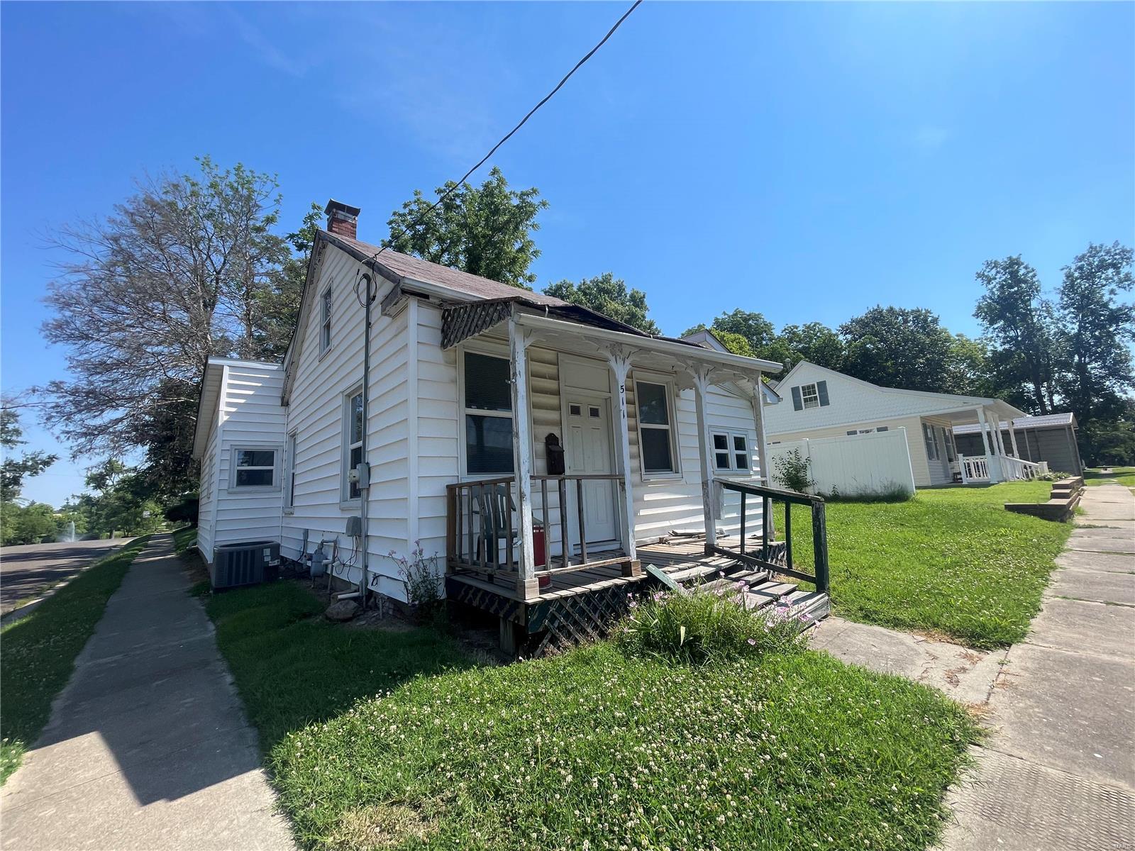 Photo 1 of 5 of 511 E Maple Street house