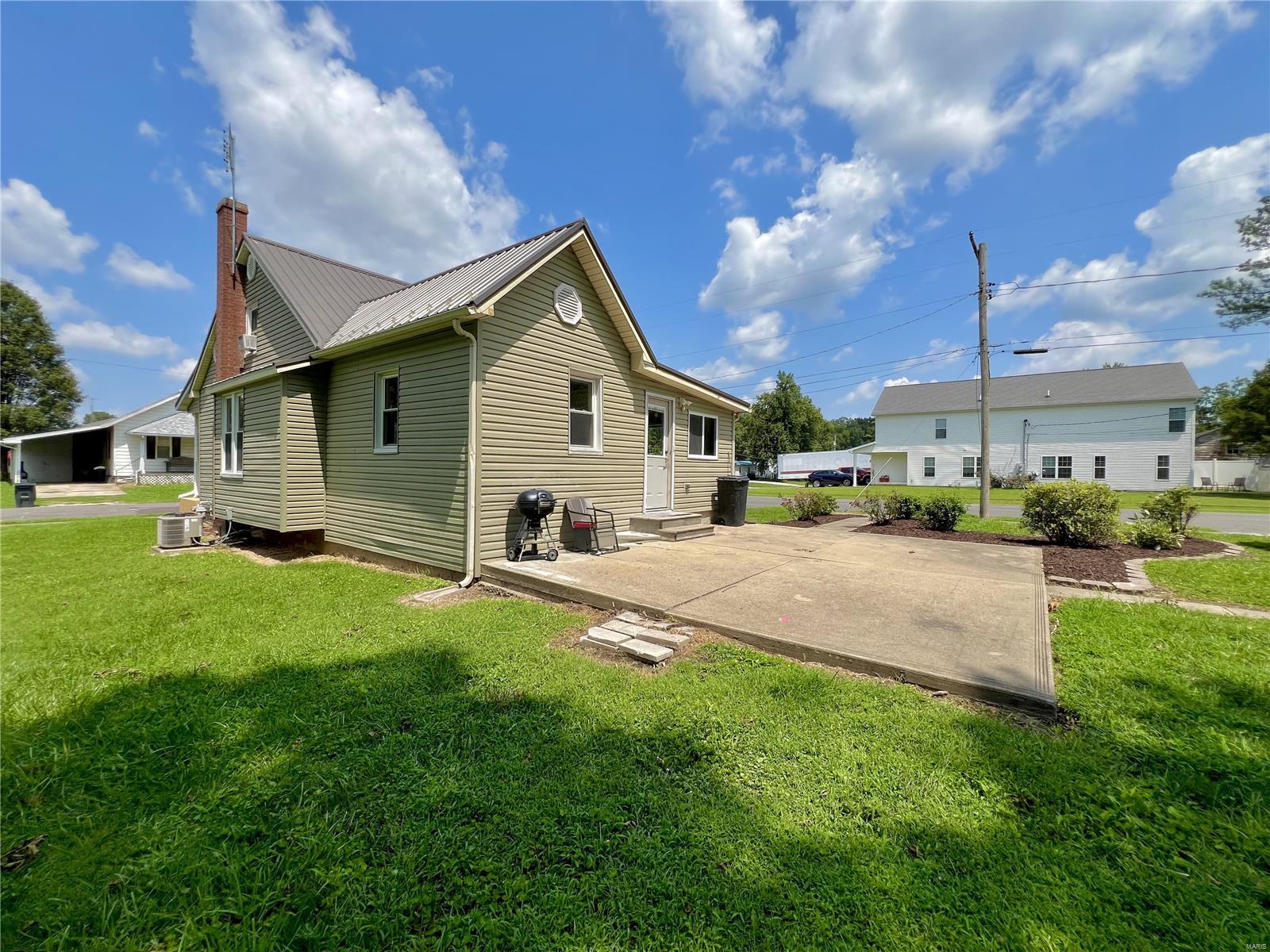 Photo 4 of 13 of 478 E Lebanon Street house