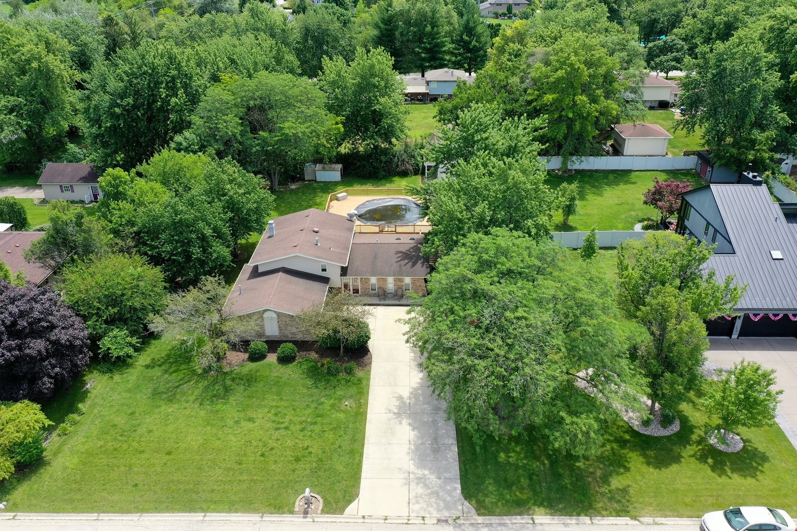 Photo 2 of 40 of 1906 Illini Drive house