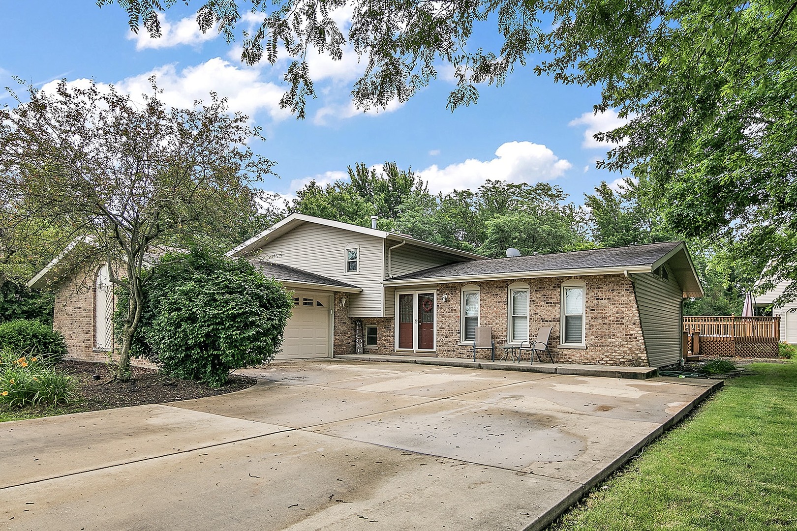 Photo 5 of 40 of 1906 Illini Drive house