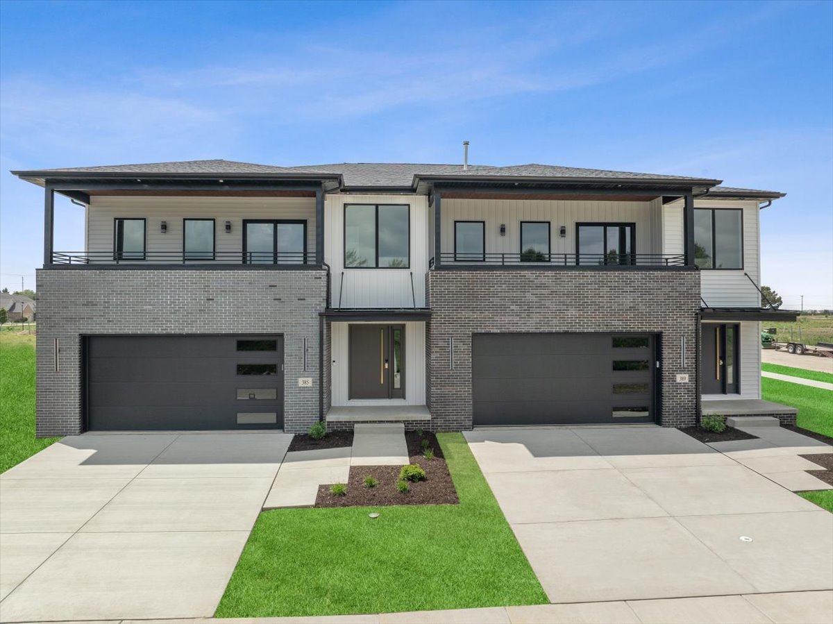 Photo 5 of 64 of 385 Larkspur Lane townhome