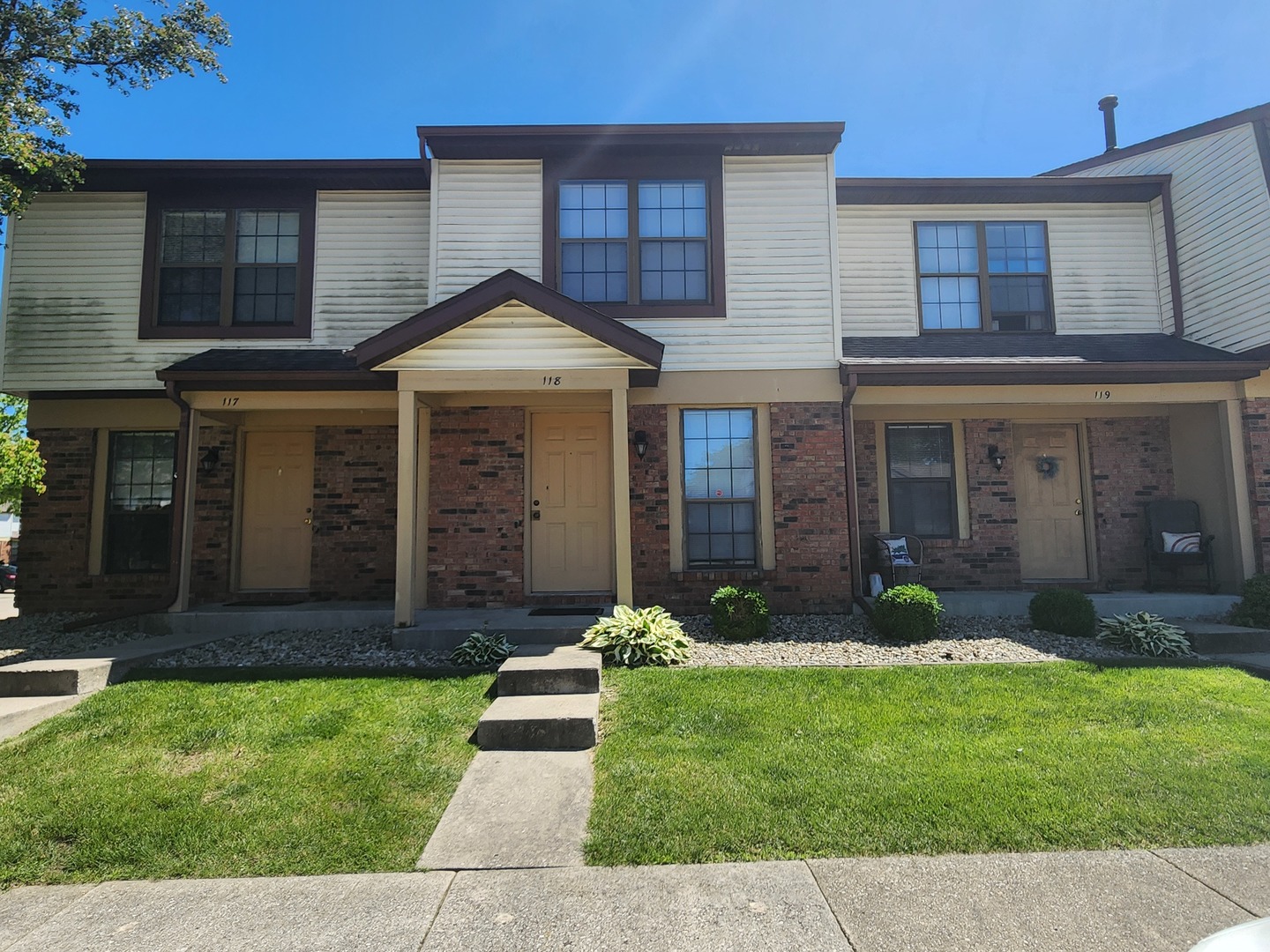 Photo 1 of 1 of 700 N Adelaide Street 118 townhome