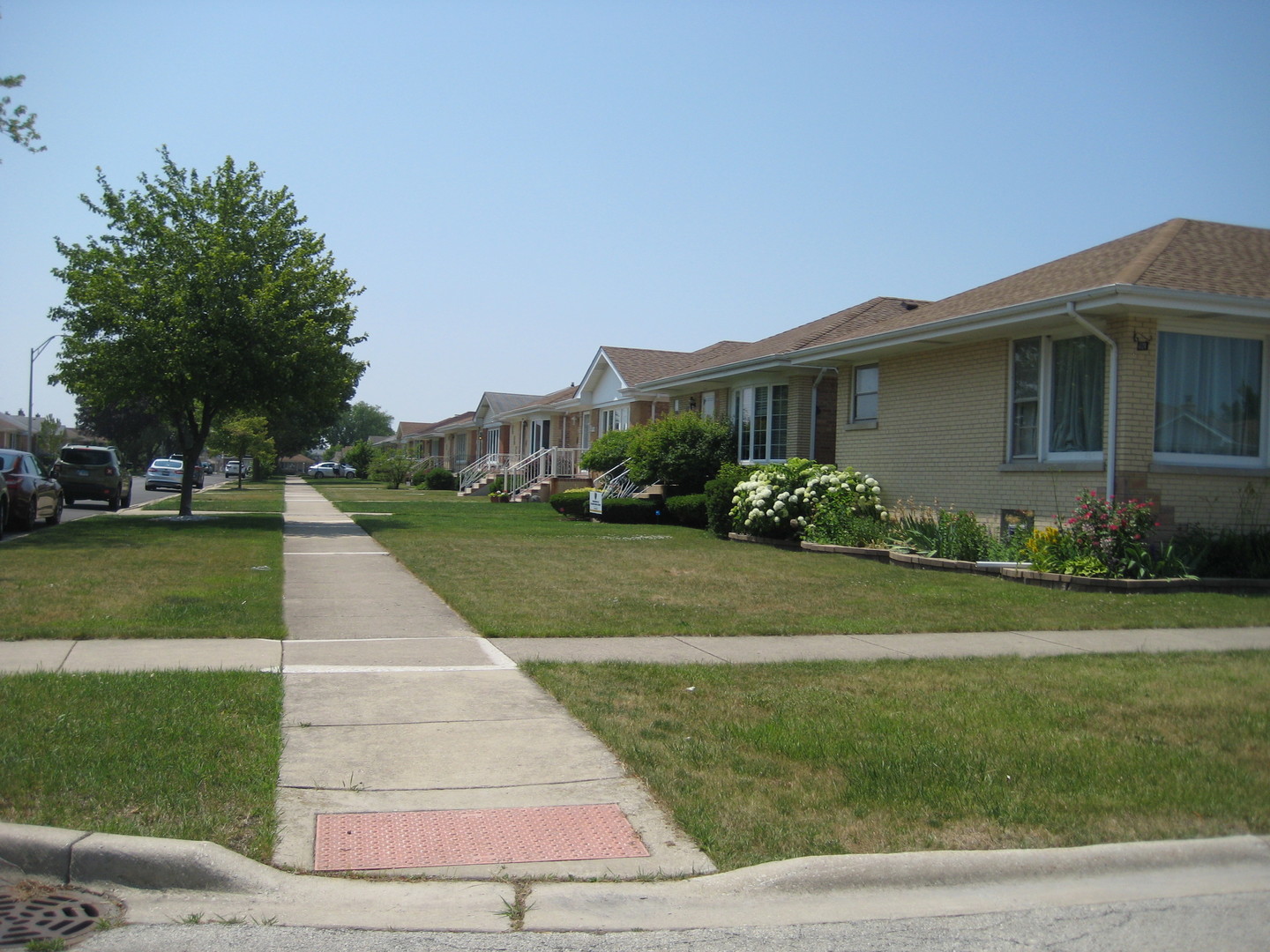 Photo 41 of 41 of 4712 N Ozark Avenue house