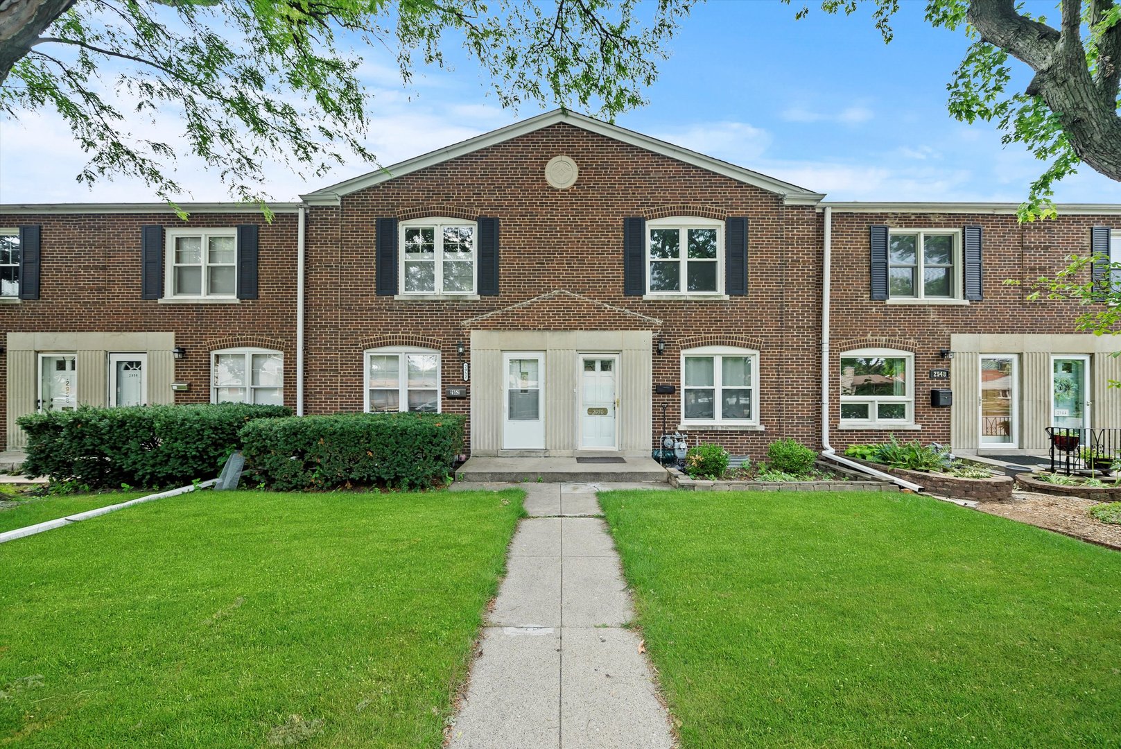 Photo 2 of 20 of 2950 Desplaines Avenue townhome