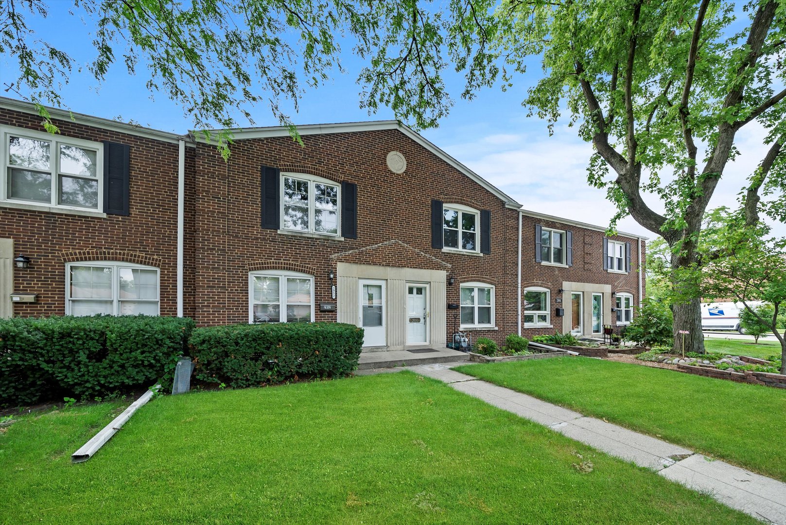 Photo 3 of 20 of 2950 Desplaines Avenue townhome