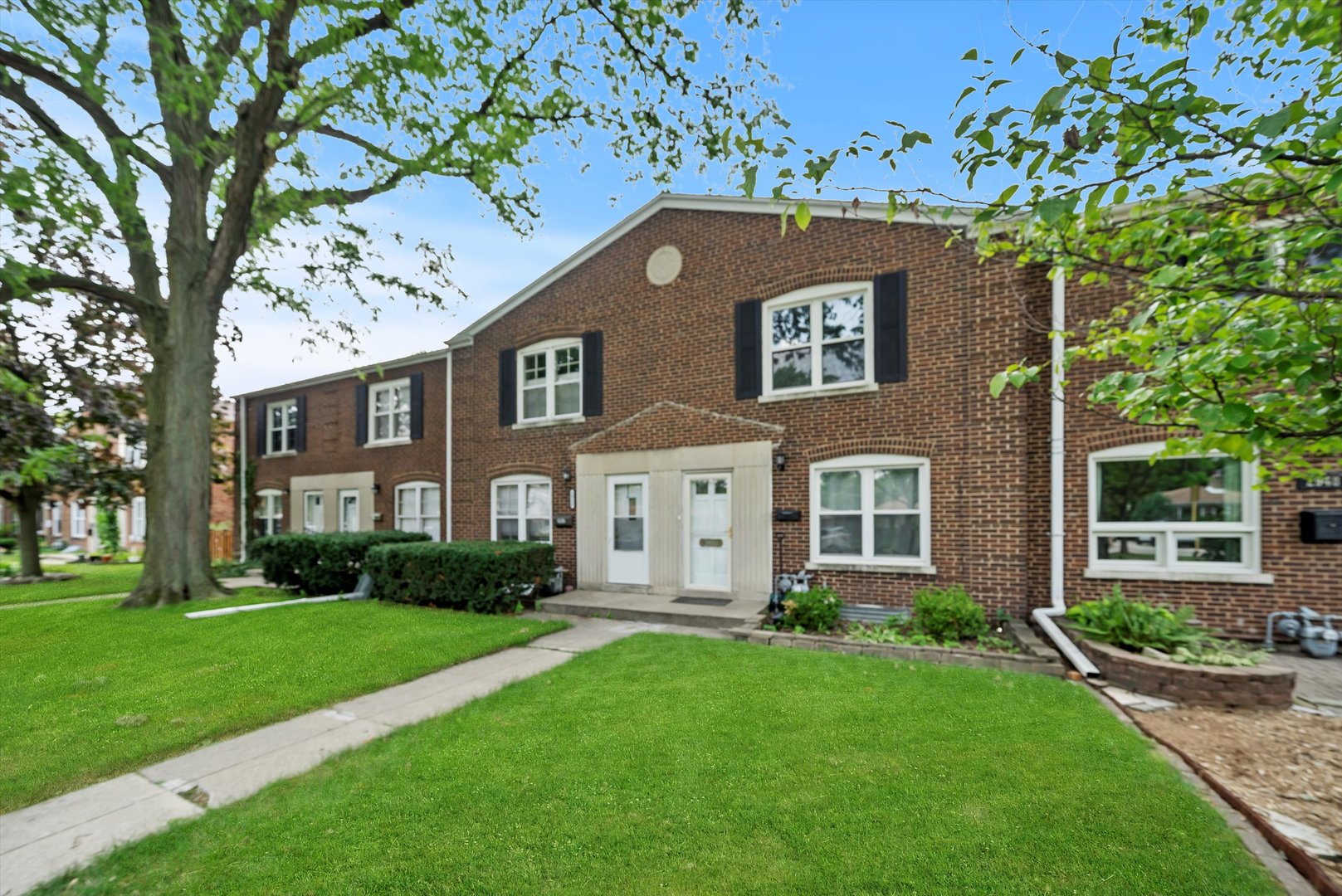 Photo 4 of 20 of 2950 Desplaines Avenue townhome