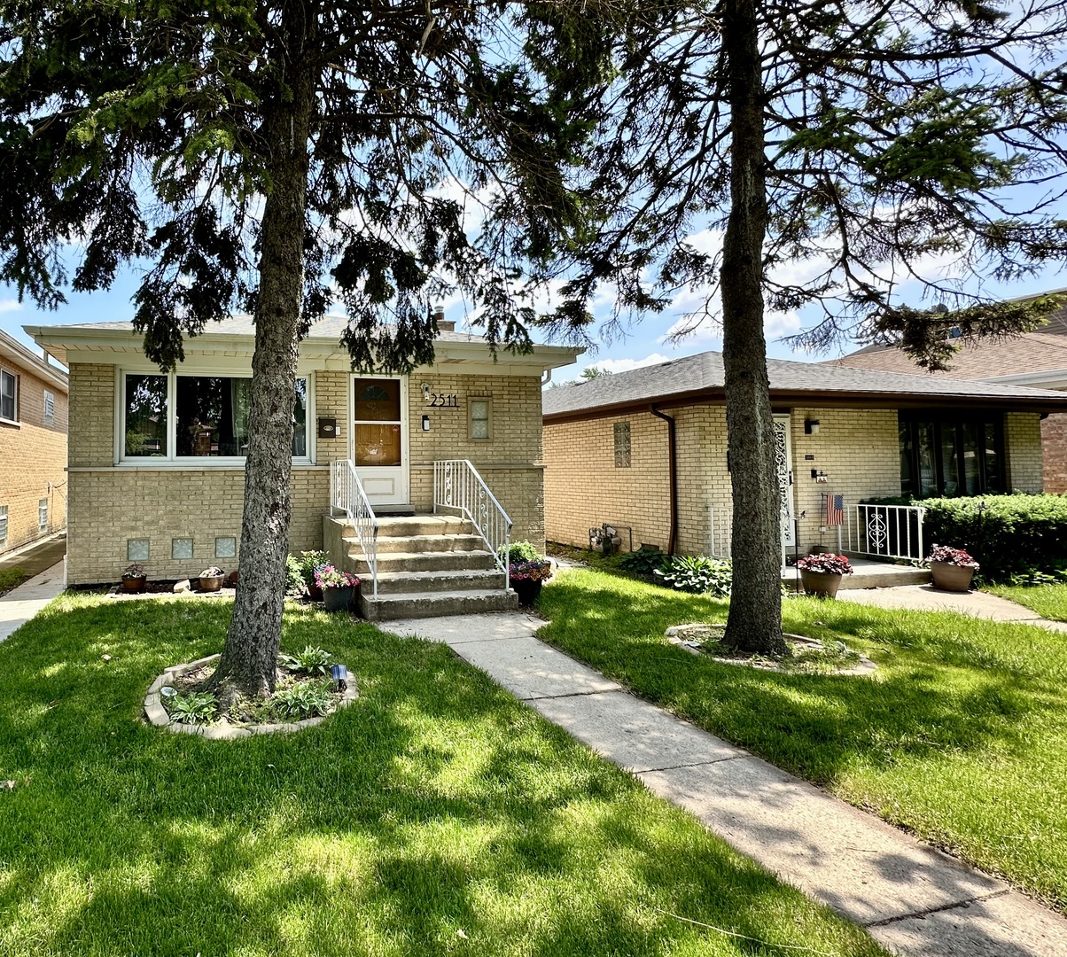 Photo 1 of 27 of 2511 Burr Oak Avenue house