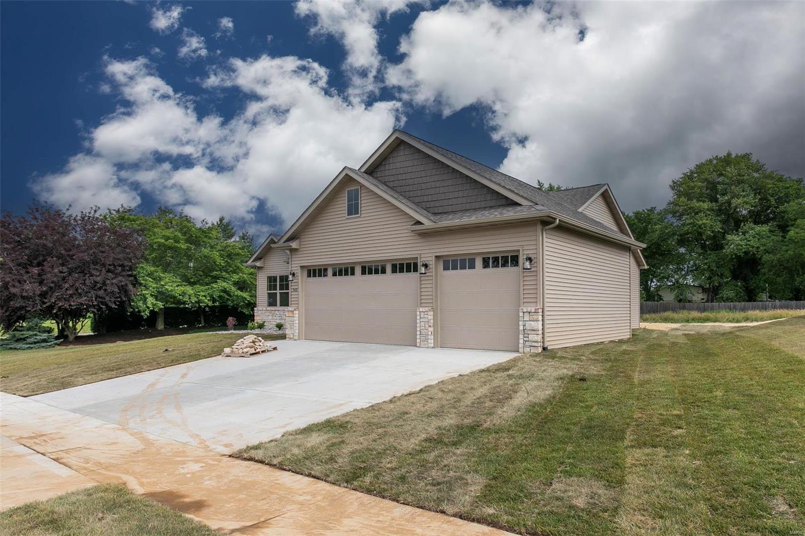 Photo 5 of 42 of 948 Chesapeake Junction Ln. house