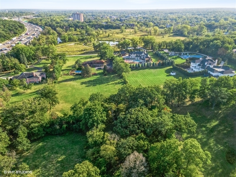 Photo 4 of 17 of 115 Oak Brook Road house