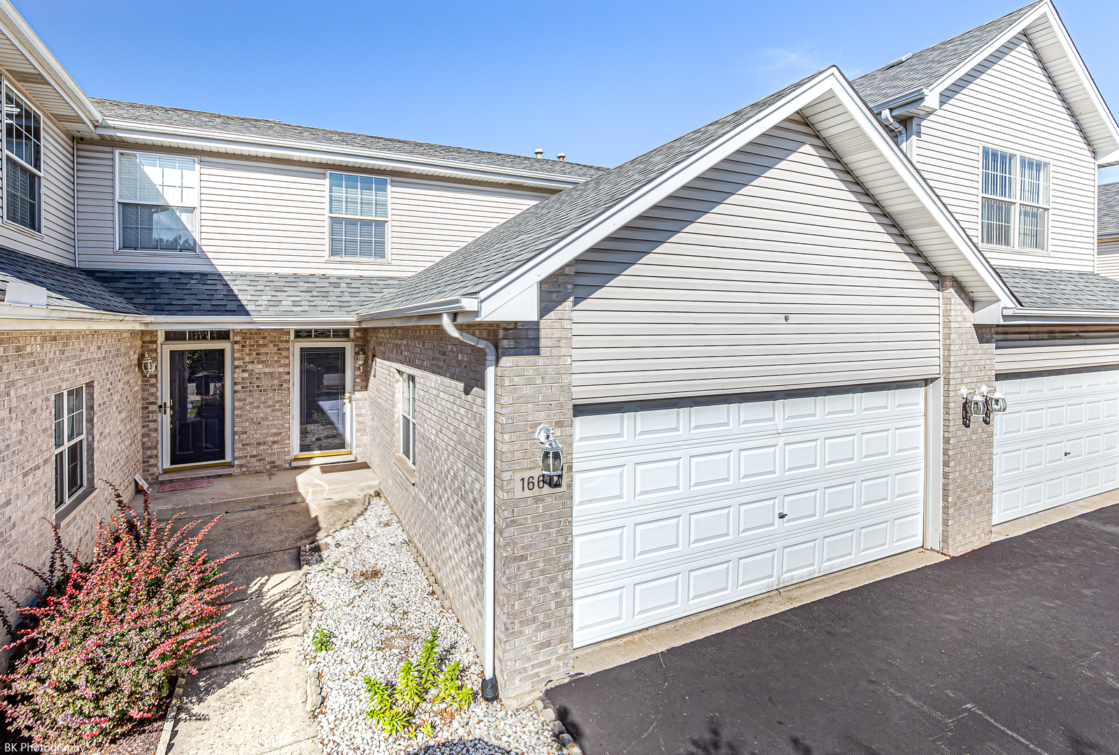 Photo 2 of 14 of 16612 Knottingwood Avenue townhome