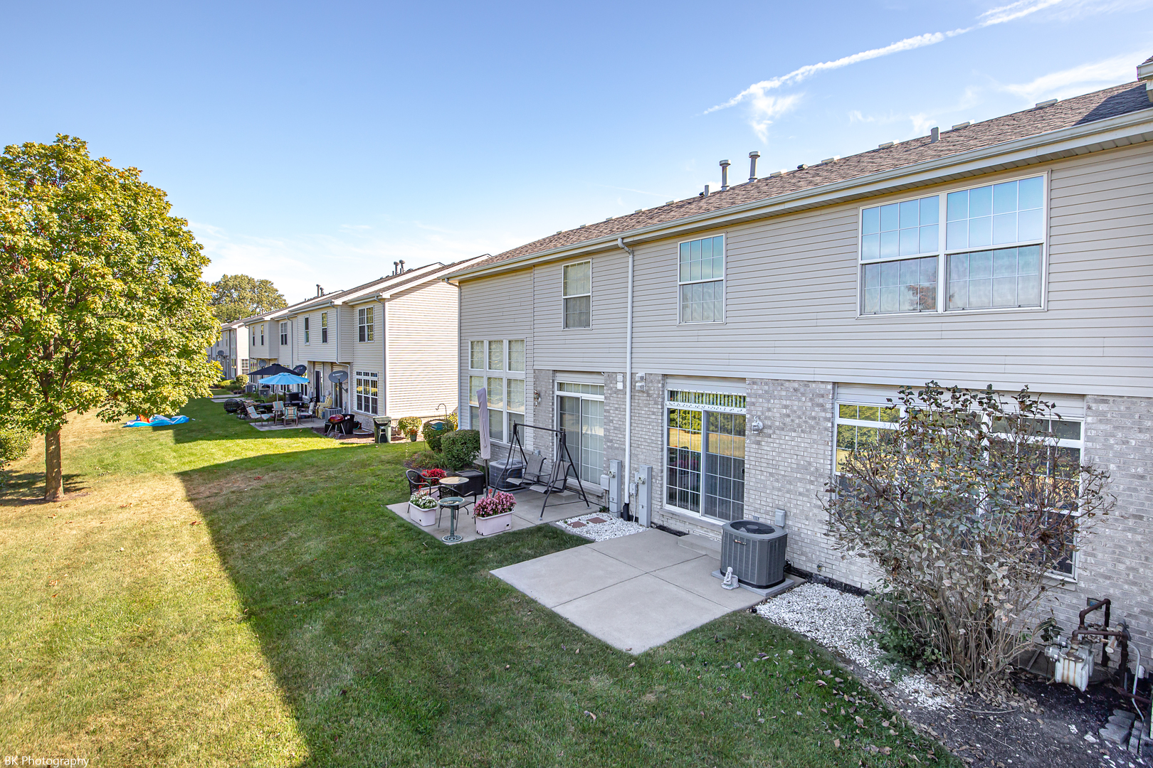 Photo 3 of 14 of 16612 Knottingwood Avenue townhome