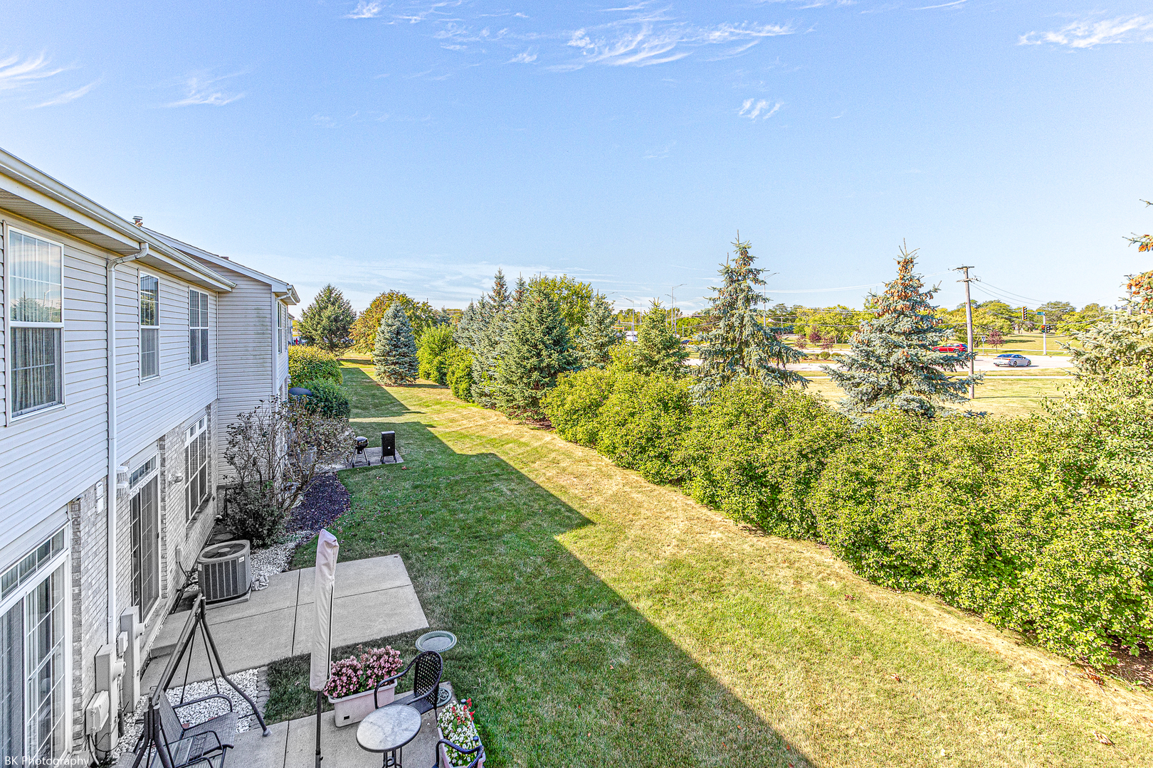 Photo 4 of 14 of 16612 Knottingwood Avenue townhome