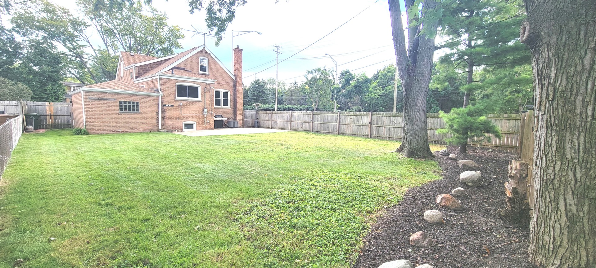 Photo 6 of 13 of 11044 S Tripp Avenue house