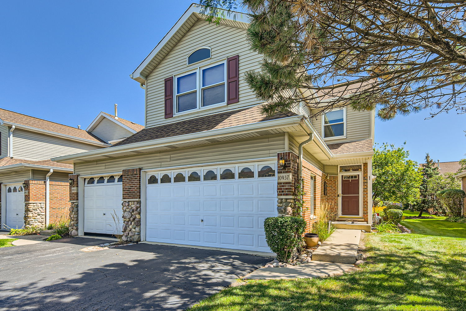 Photo 1 of 22 of 10937 JODAN Drive N townhome