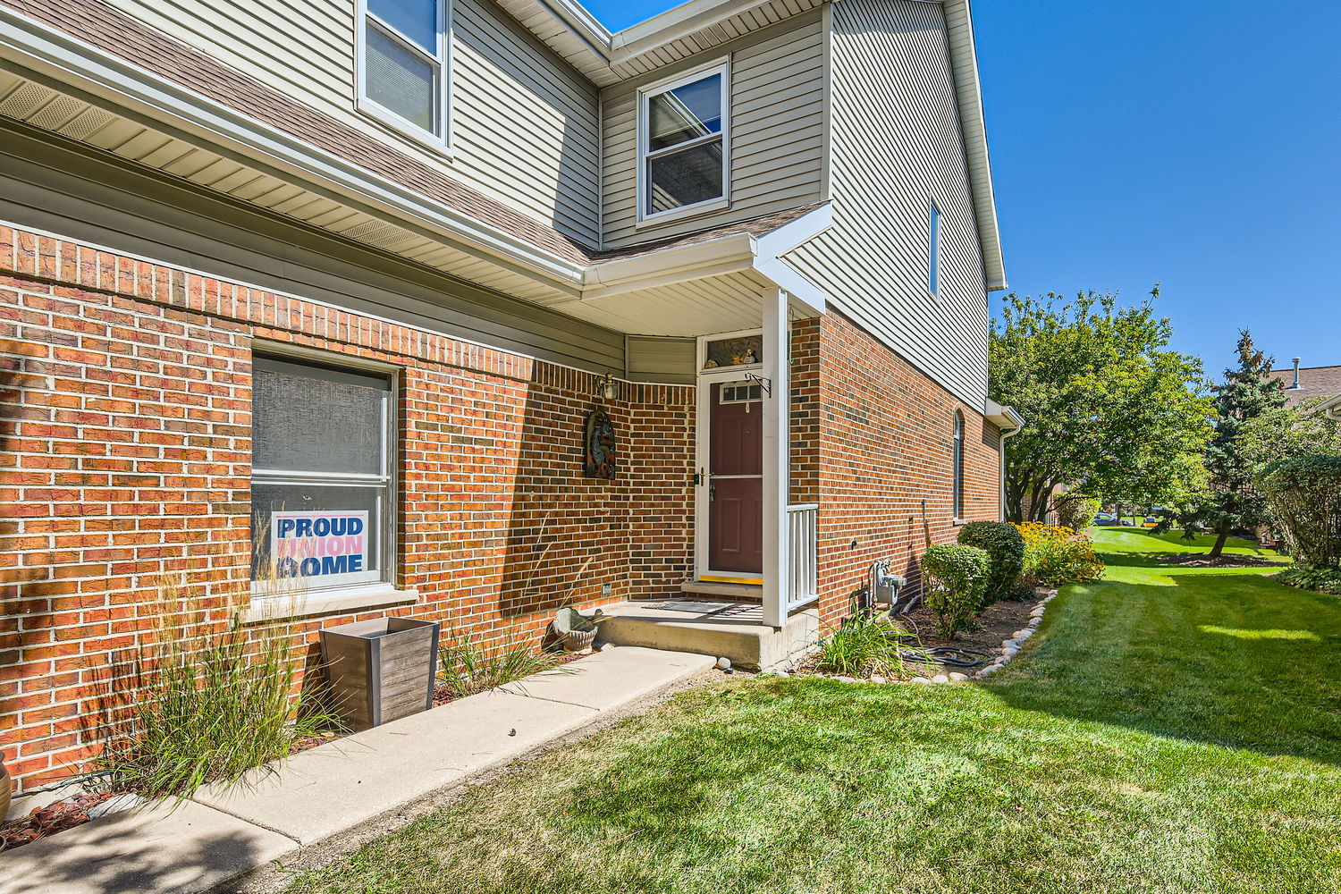 Photo 3 of 22 of 10937 JODAN Drive N townhome