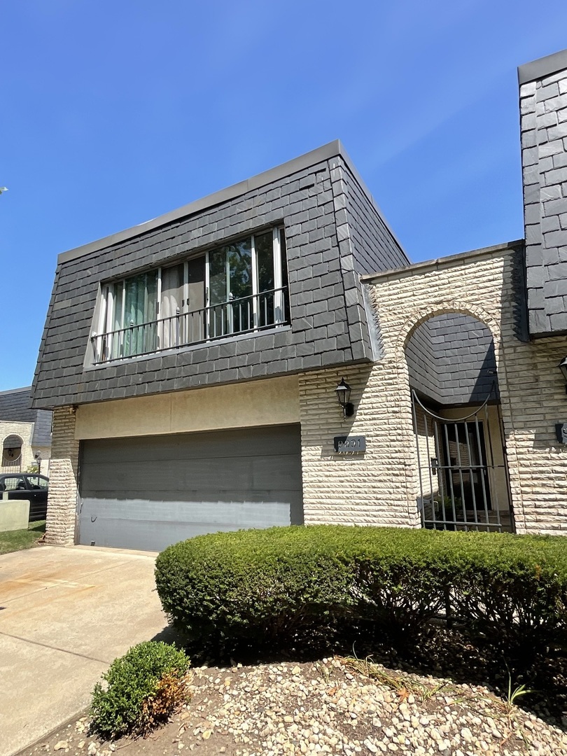 Photo 2 of 29 of 9831 S Karlov Avenue townhome