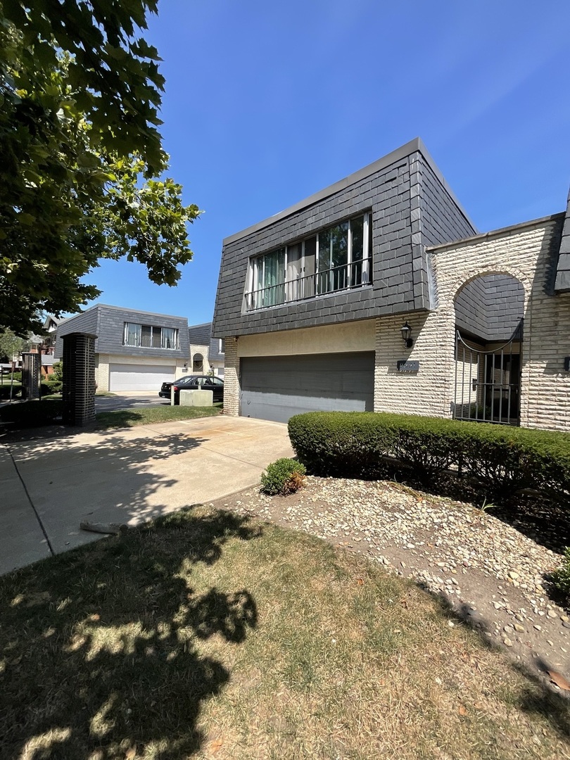 Photo 24 of 29 of 9831 S Karlov Avenue townhome