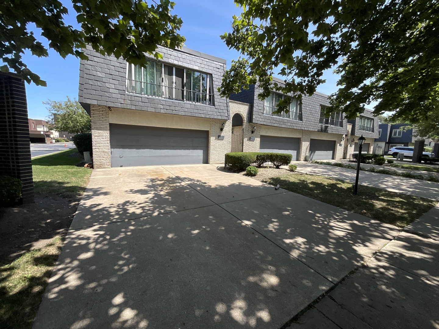 Photo 28 of 29 of 9831 S Karlov Avenue townhome