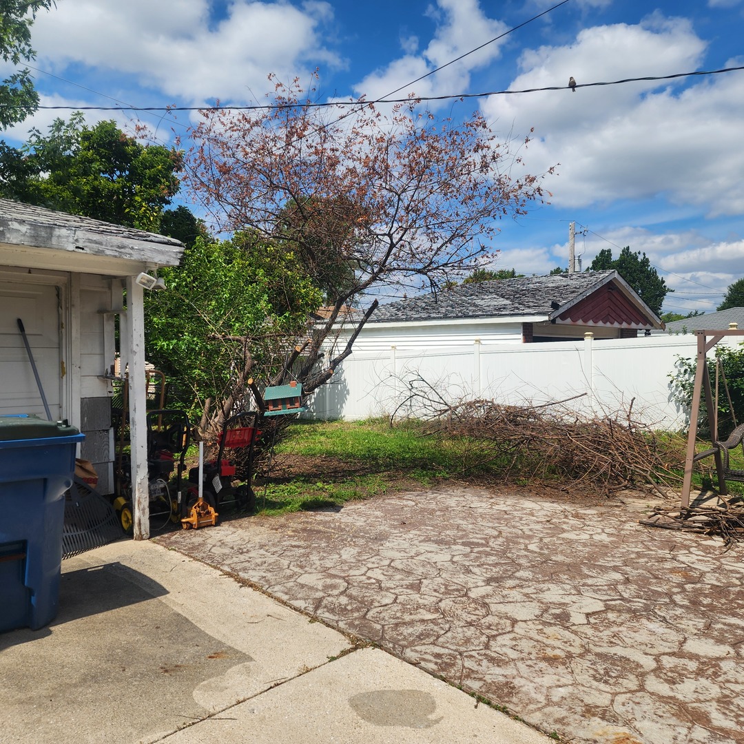 Photo 3 of 10 of 10820 S Kostner Avenue house