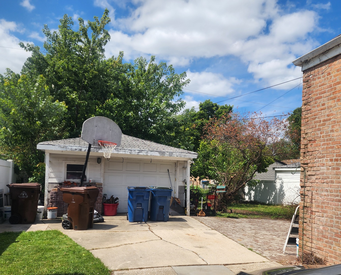 Photo 5 of 10 of 10820 S Kostner Avenue house