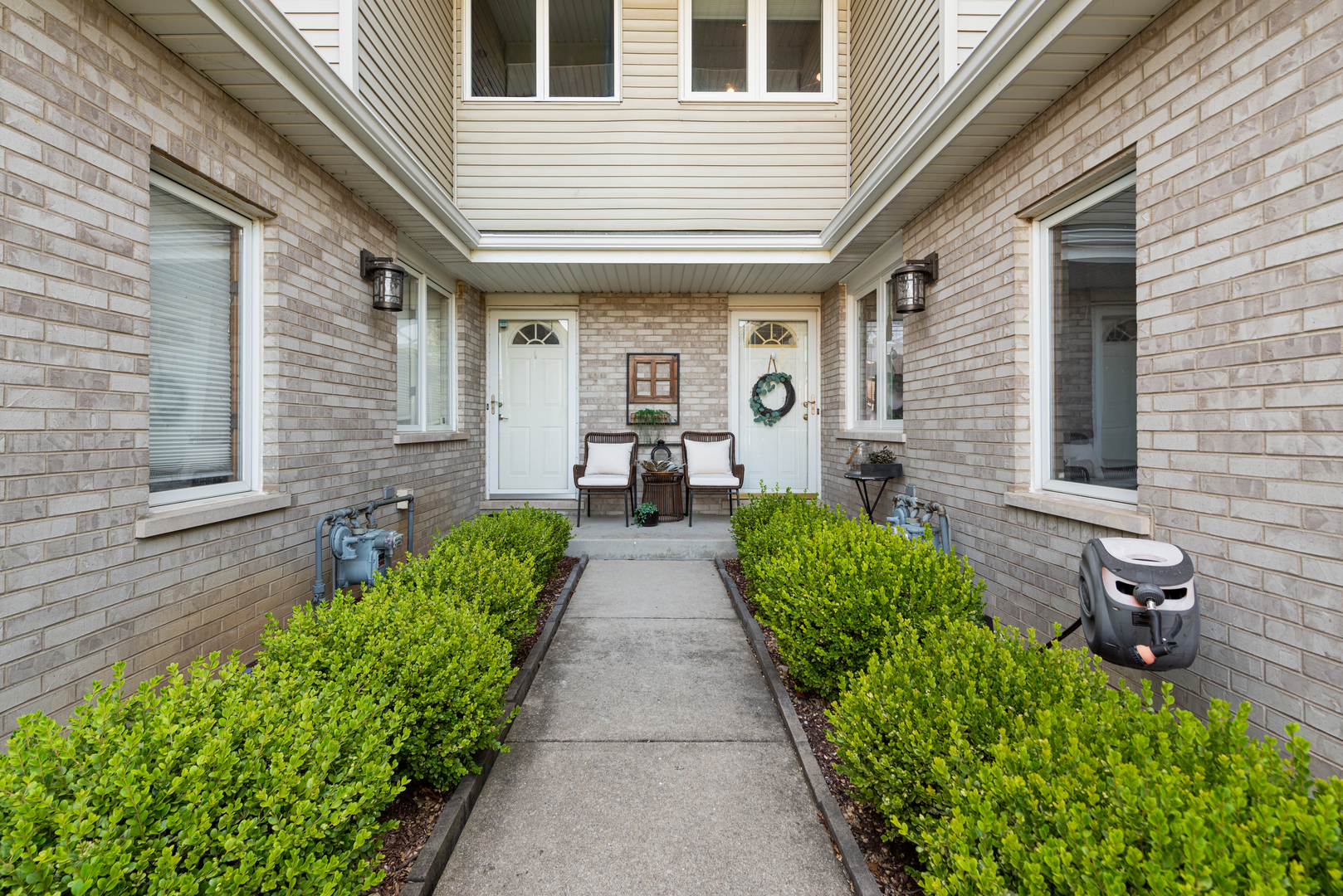 Photo 2 of 25 of 16730 Summercrest Avenue townhome