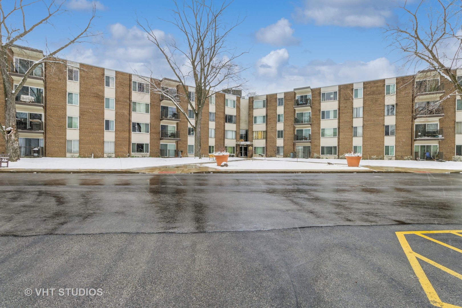 Photo 1 of 10 of 140 W Wood Street 330 condo