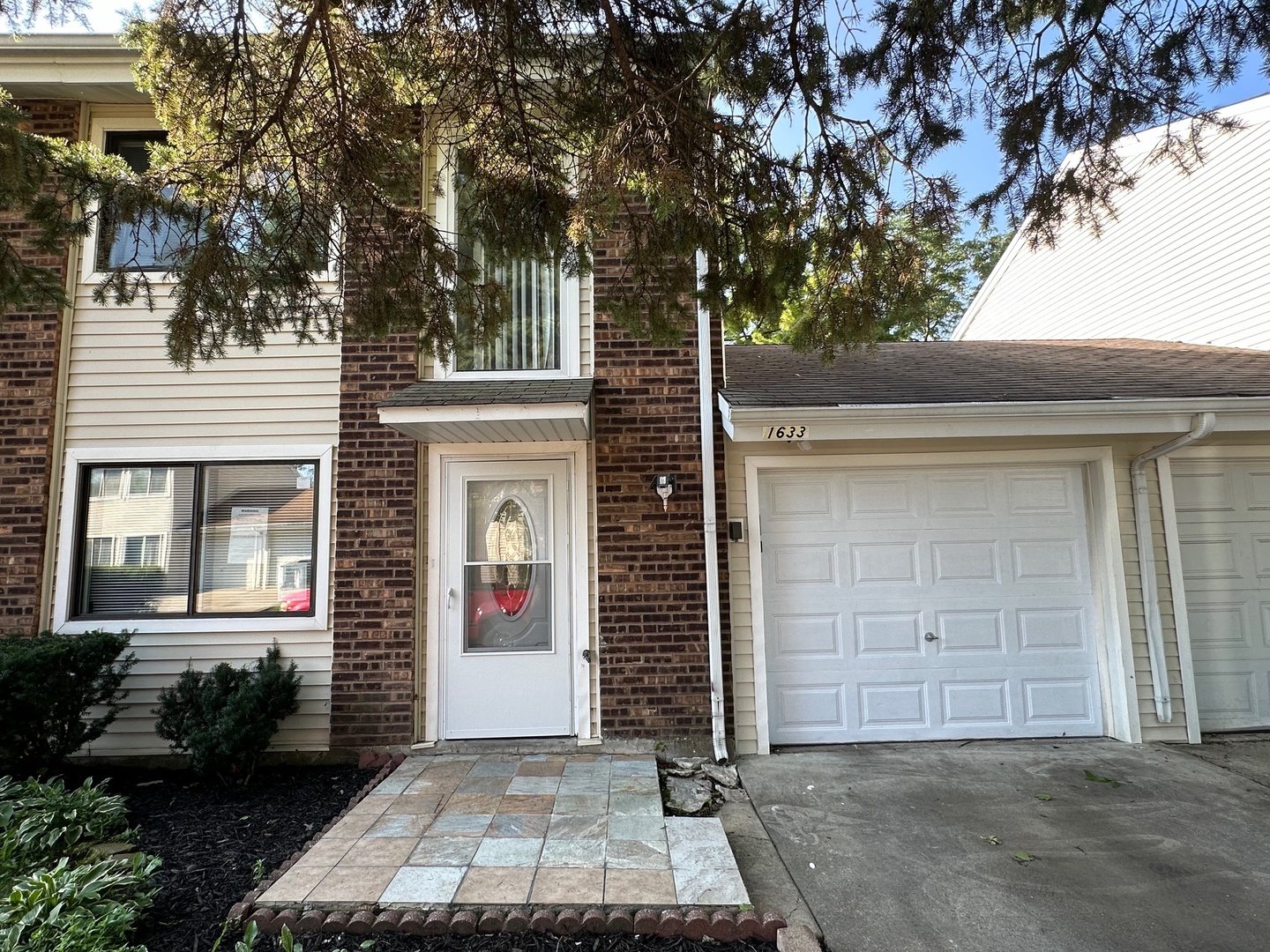 Photo 1 of 14 of 1633 E Waterford Lane townhome