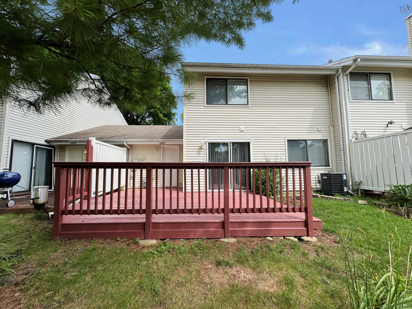 Photo 13 of 14 of 1633 E Waterford Lane townhome