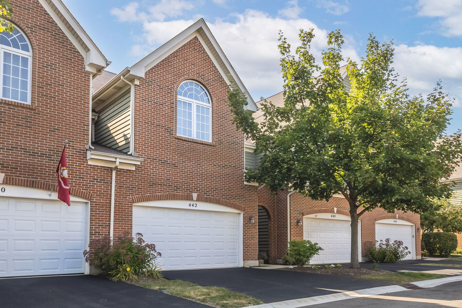 Photo 1 of 29 of 442 W Fairview Circle townhome