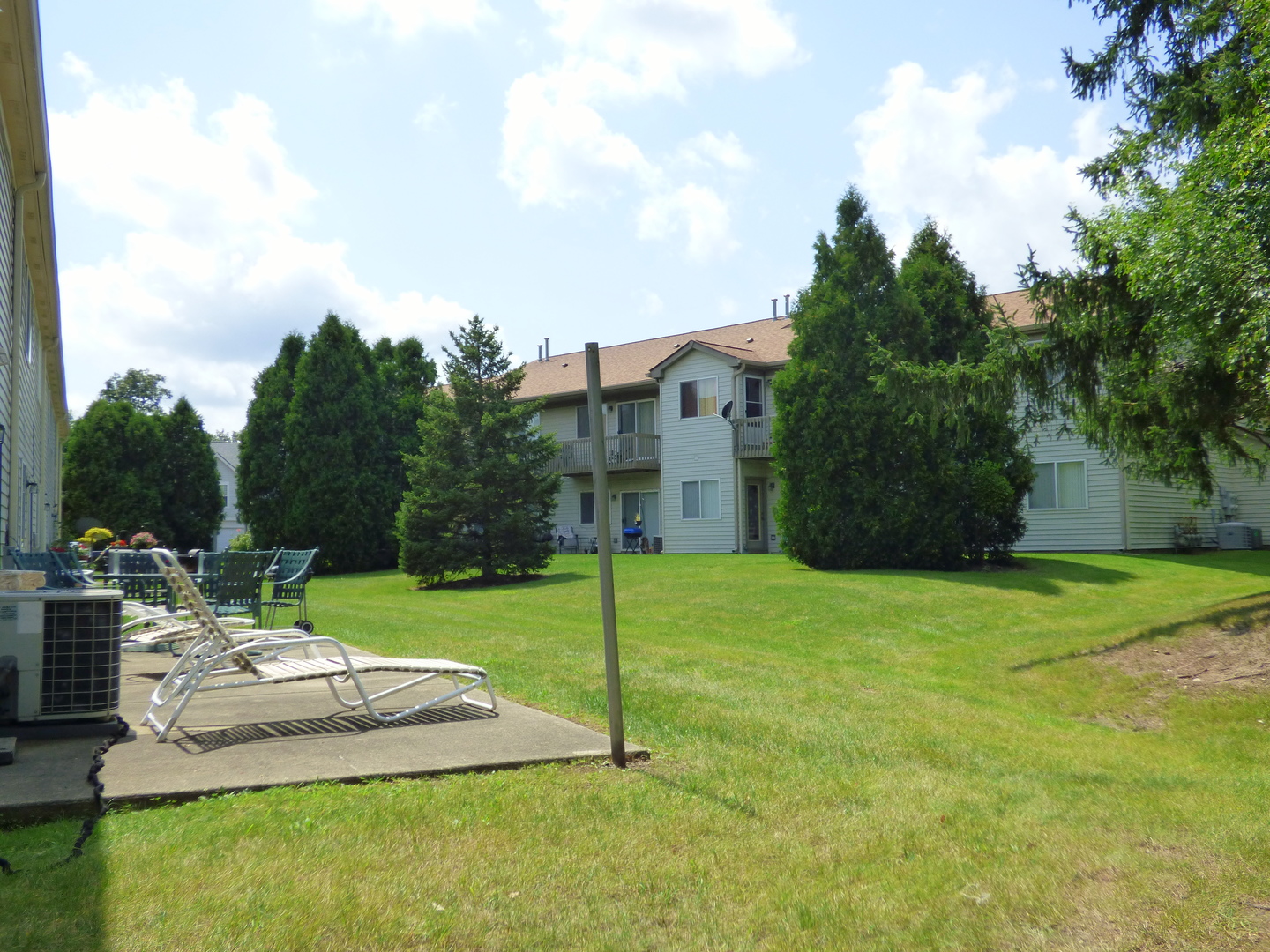 Photo 17 of 21 of 652 Whispering Oaks Court townhome