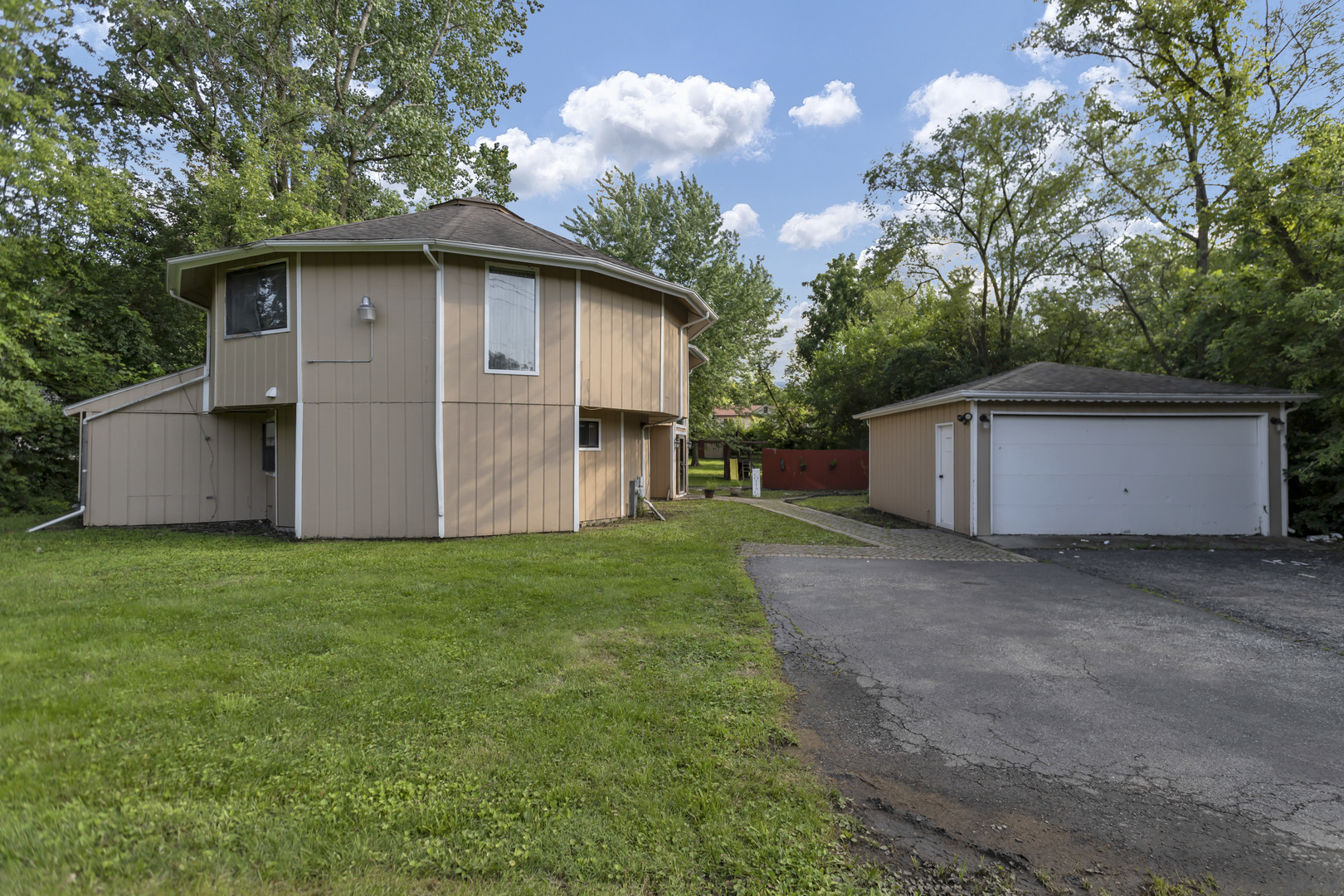 Photo 3 of 38 of 1055 W Palatine Road house