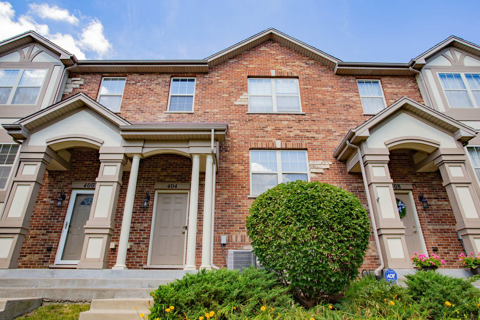 Photo 1 of 38 of 404 N Eric Drive townhome