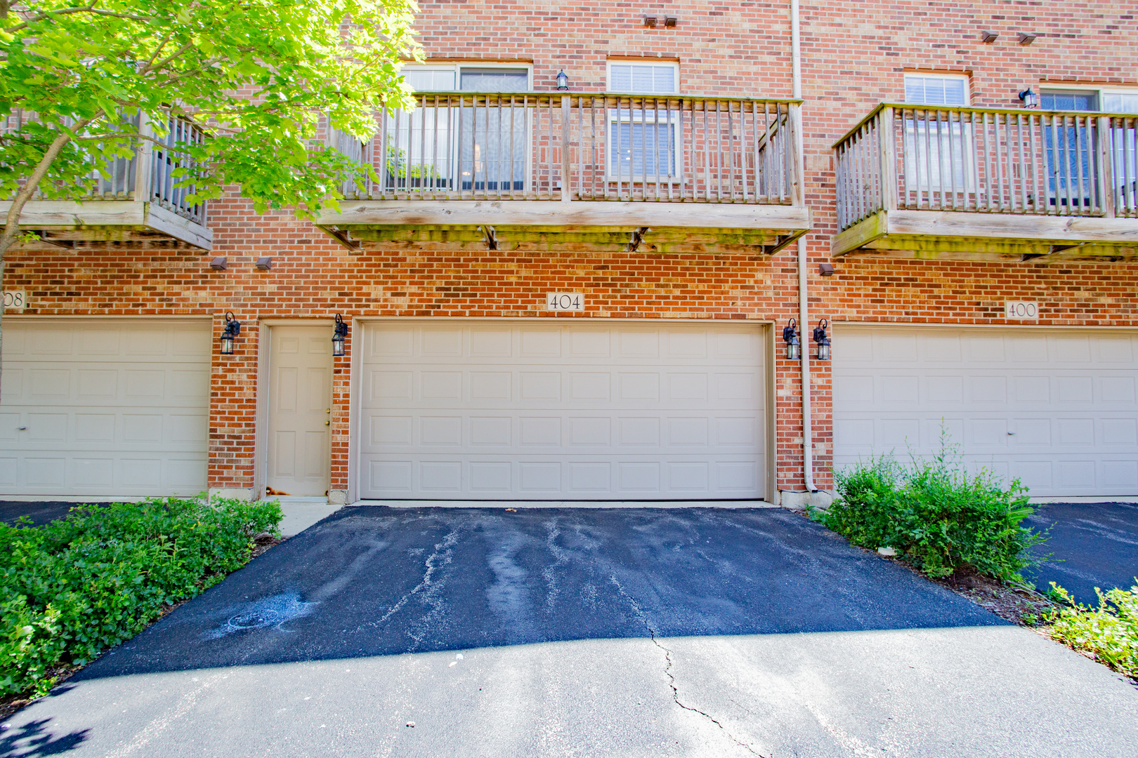 Photo 3 of 38 of 404 N Eric Drive townhome