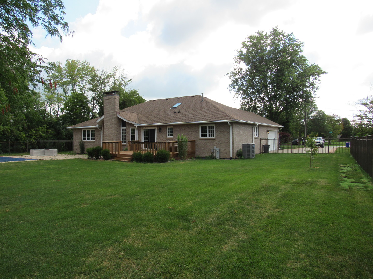 Photo 8 of 19 of 12900 S 104TH Avenue house