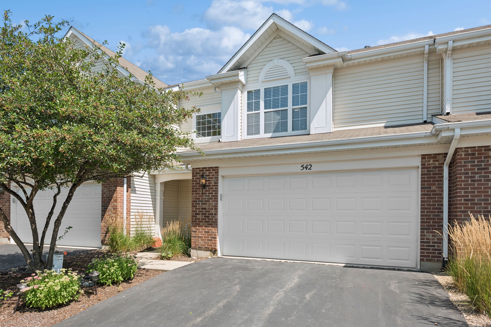 Photo 1 of 20 of 542 Lancaster Drive townhome