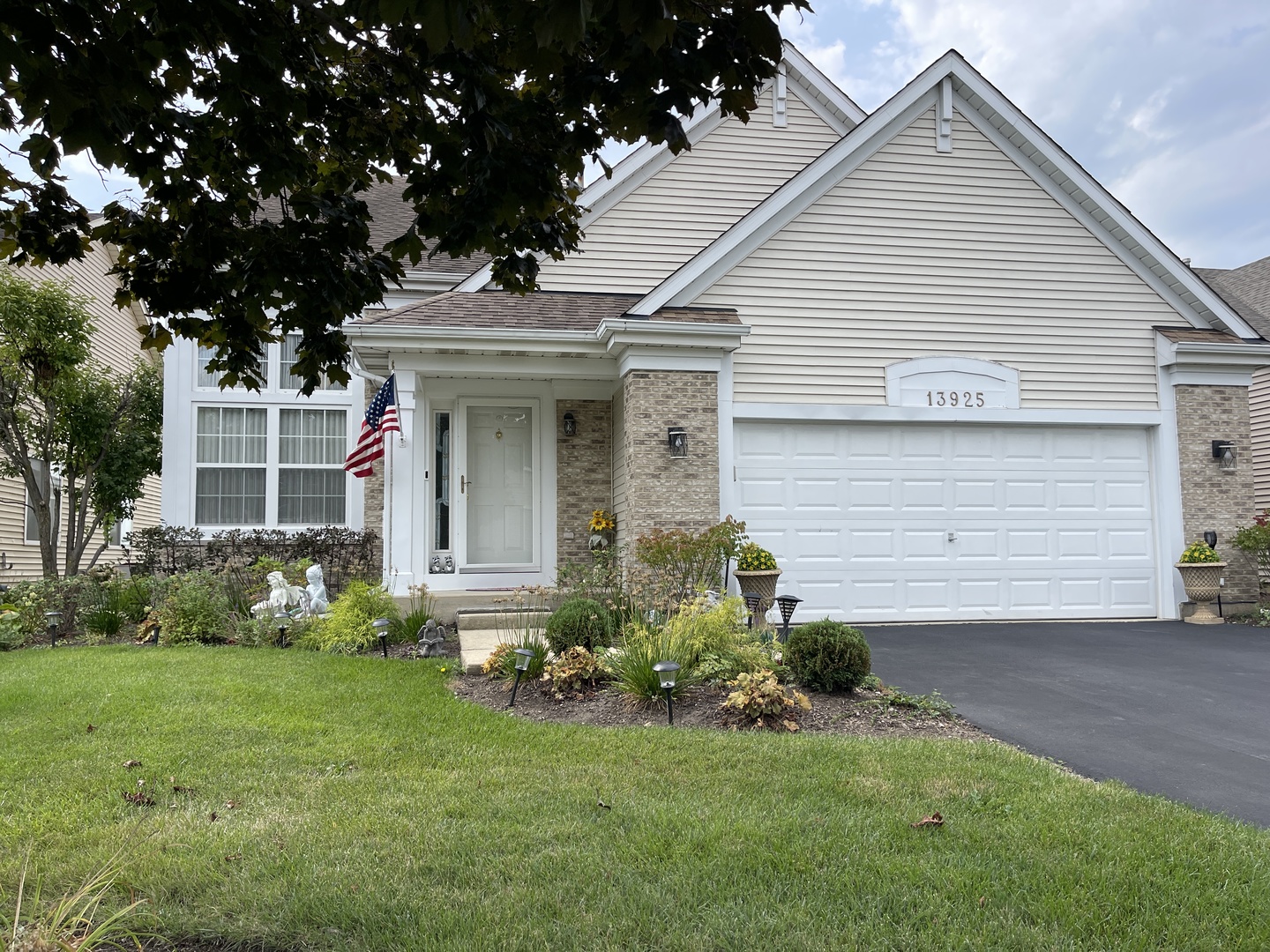 Photo 1 of 11 of 13925 S Tamarack Drive house