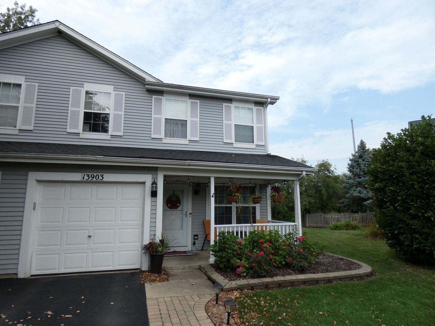 Photo 1 of 23 of 13903 S Oakdale Court townhome