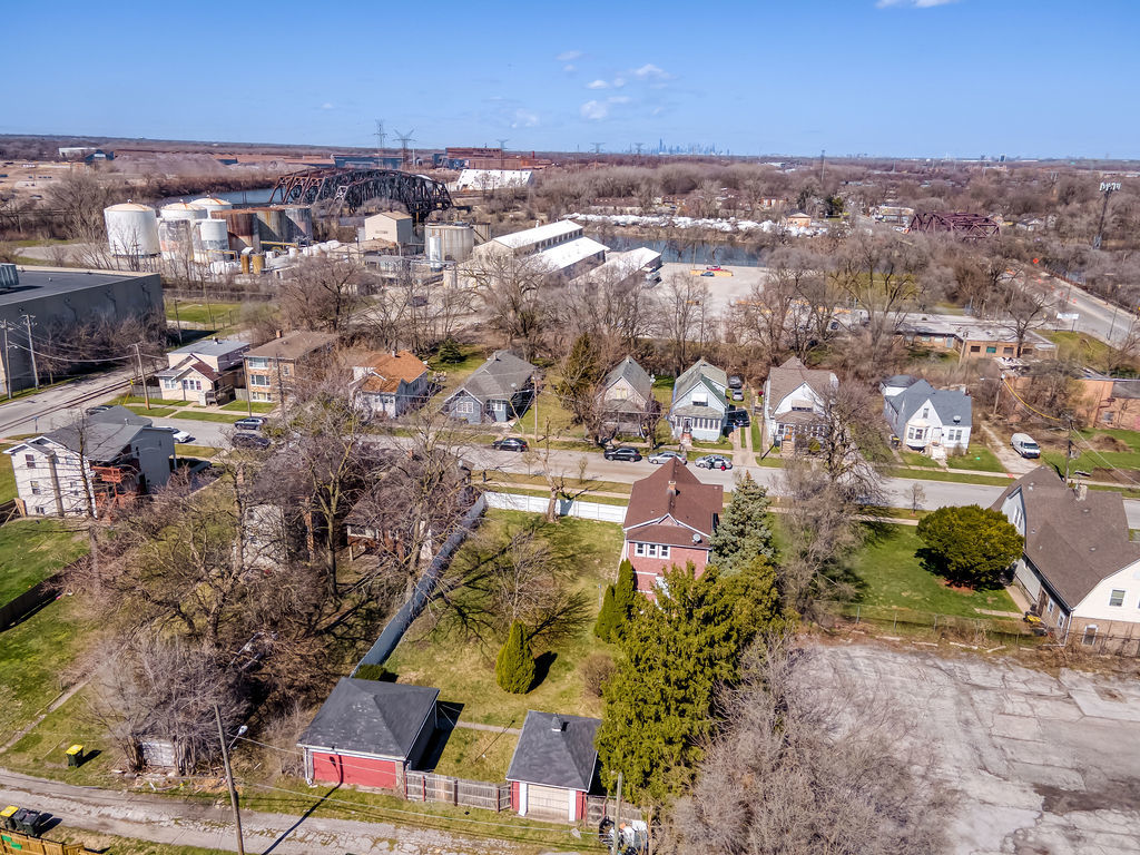 Photo 4 of 5 of 72 E 136th Street house