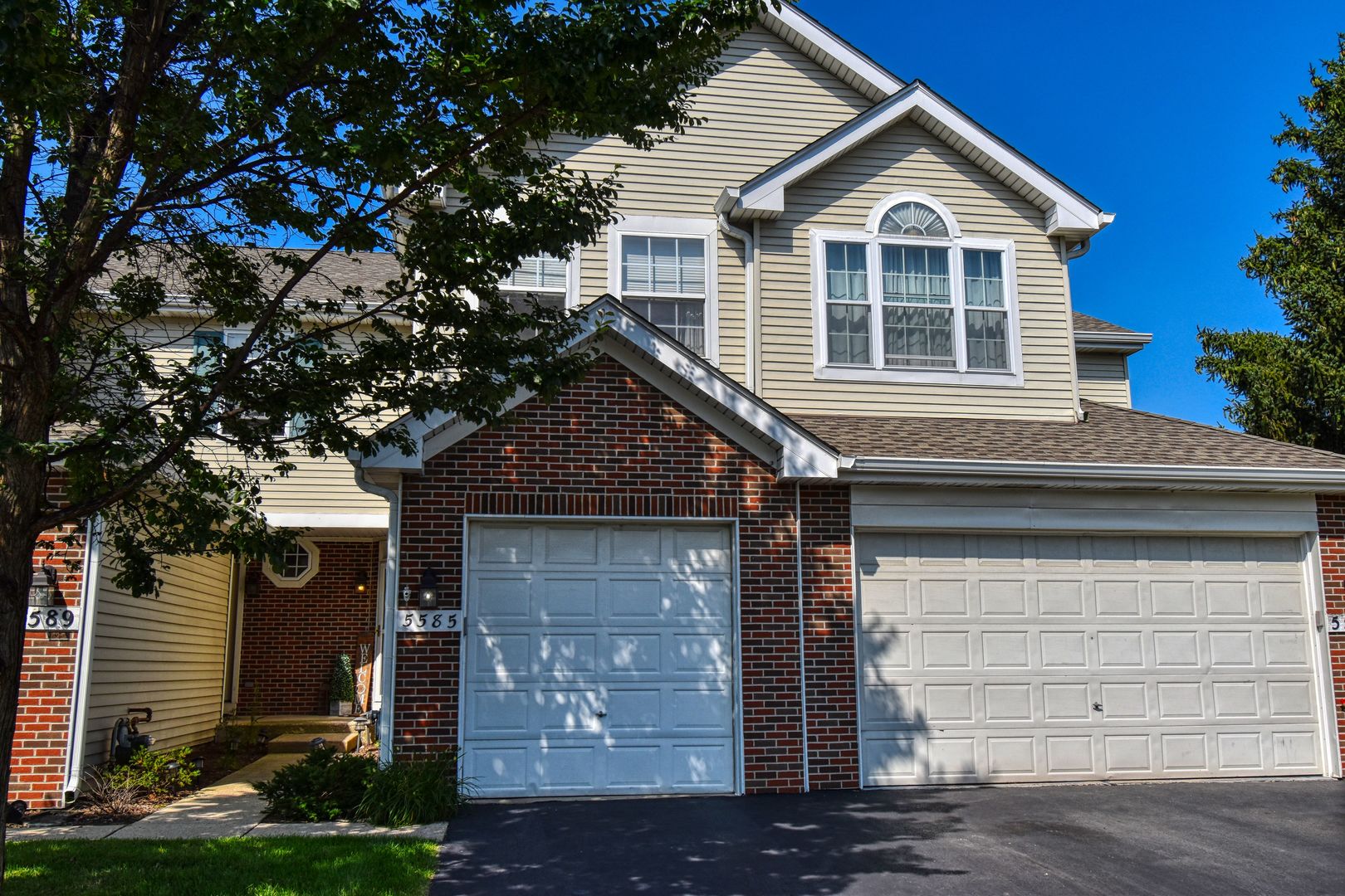 Photo 1 of 21 of 5585 LAVENDER Court townhome