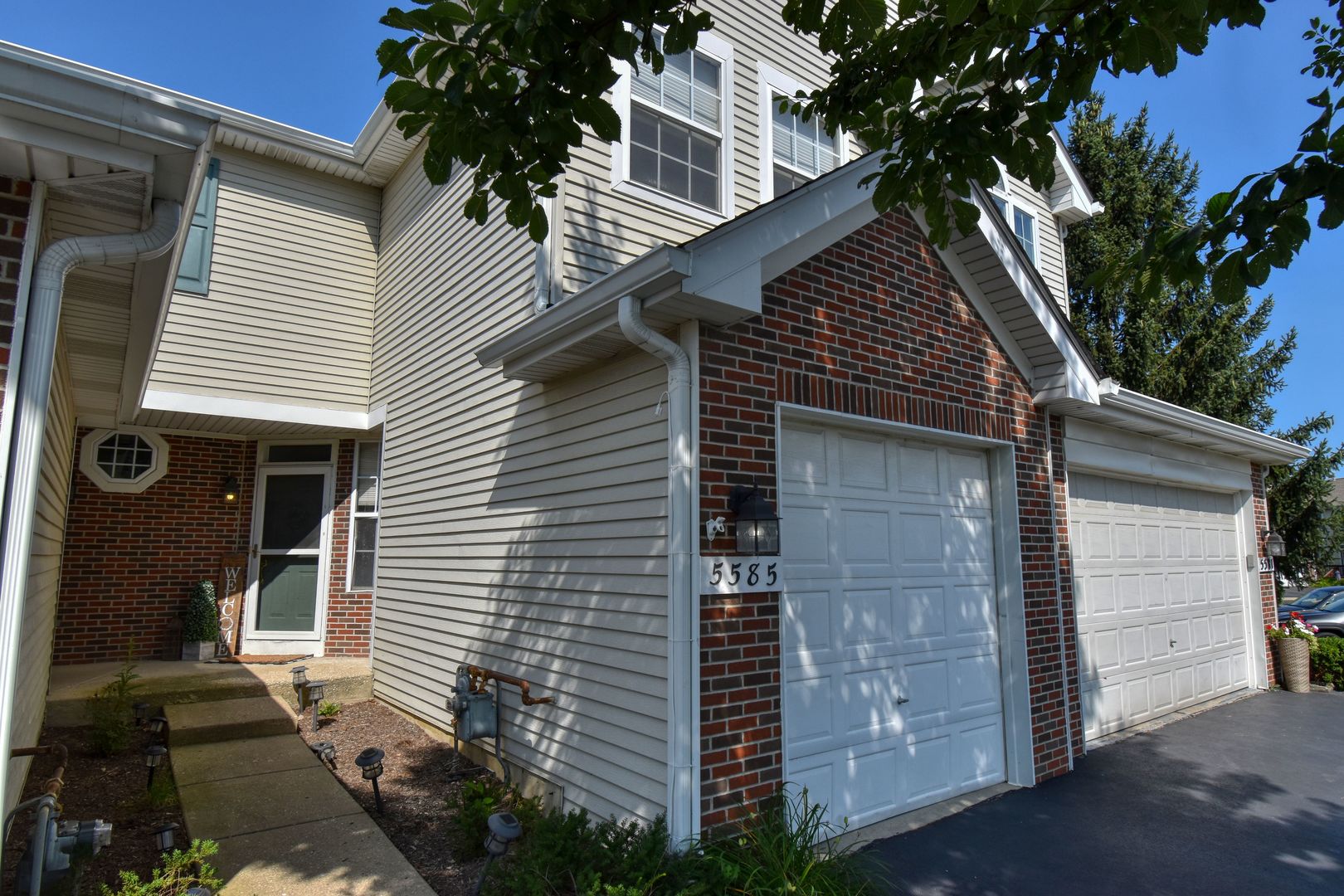 Photo 2 of 21 of 5585 LAVENDER Court townhome