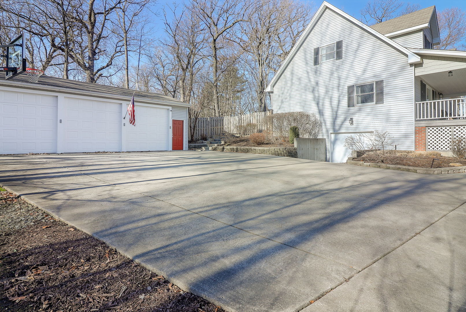 Photo 5 of 32 of 602 S Roselle Road S house