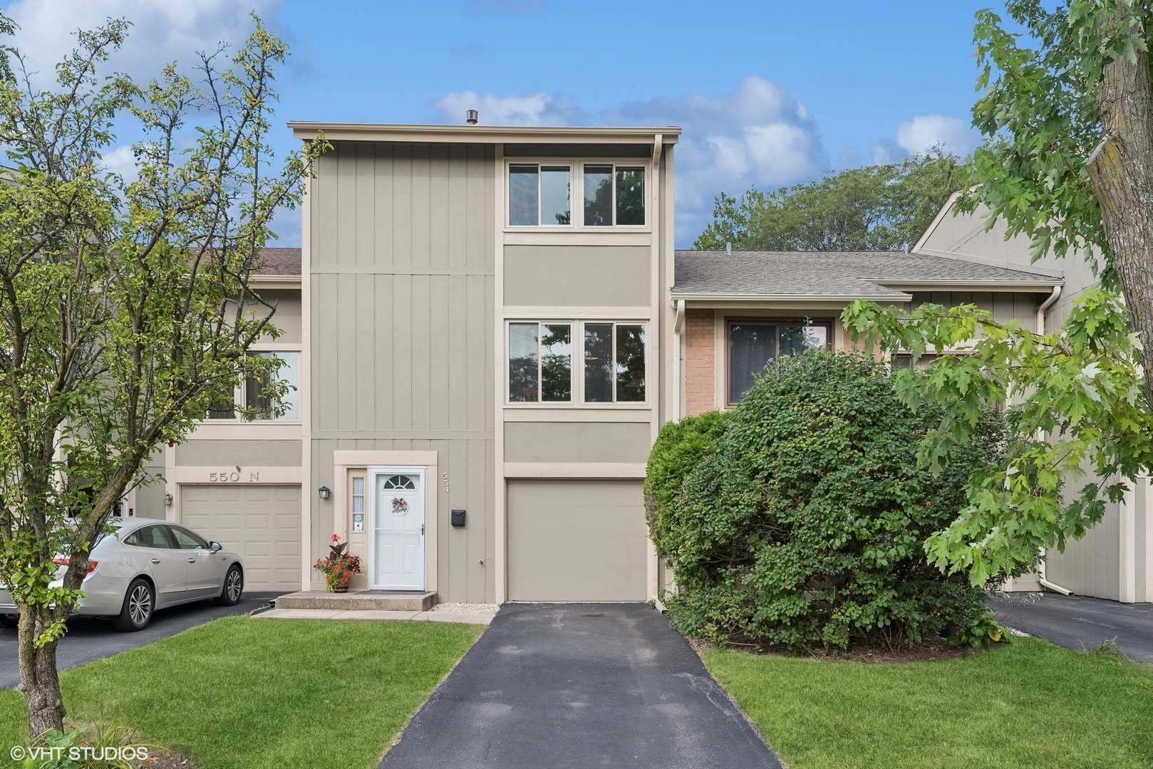 Photo 1 of 20 of 554 N Woodfield Trail townhome