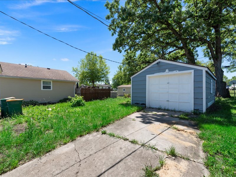 Photo 4 of 16 of 1516 N Ridgeway Avenue house